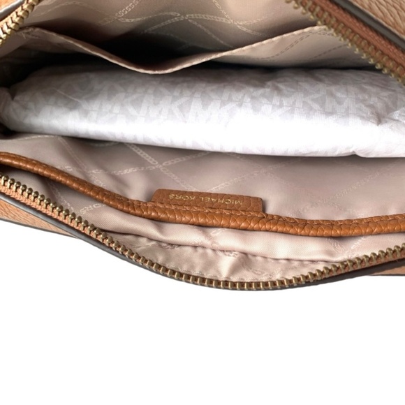 Michael Kors purse bag crossbody leather - Picture 7 of 15